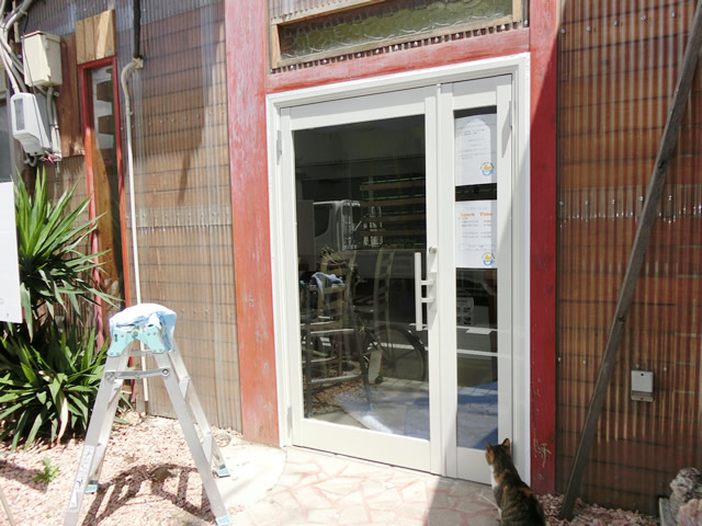 カフェ店舗入口　ドアリフォーム工事　名古屋市北区